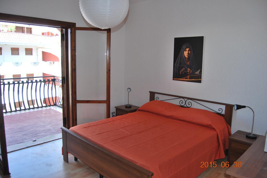 Apartamento Baia Degli Dei Giardini-Naxos Habitación foto